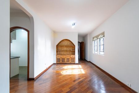 Casa à venda com 370m², 4 quartos e 8 vagas Casa à venda com 370m², 4 quartos e 8 vagasSuíte 2