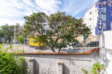Casa à venda com 370m², 4 quartos e 8 vagas Casa à venda com 370m², 4 quartos e 8 vagasVista do Closet da suíte 2