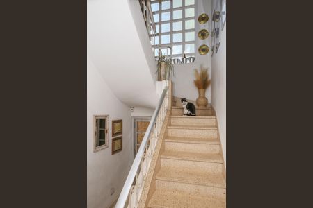 Casa à venda com 260m², 3 quartos e 3 vagas Casa à venda com 260m², 3 quartos e 3 vagasEntrada Lateral e escada