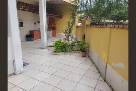 Casa de condomínio à venda com 143m², 3 quartos e 2 vagas