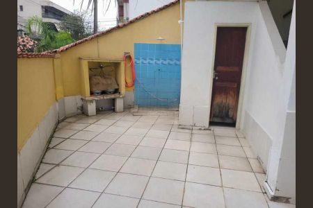 Casa de condomínio à venda com 143m², 3 quartos e 2 vagas