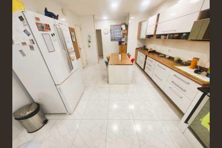 Casa à venda com 272m², 5 quartos e 2 vagas