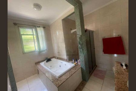 Casa à venda com 248m², 3 quartos e 2 vagas