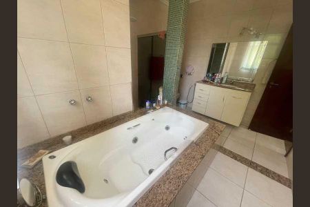 Casa à venda com 248m², 3 quartos e 2 vagas