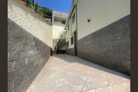 Casa à venda com 248m², 3 quartos e 2 vagas