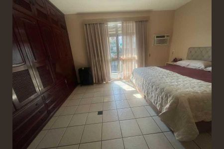 Casa à venda com 248m², 3 quartos e 2 vagas