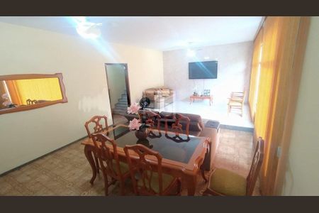 Casa à venda com 314m², 4 quartos e 3 vagas