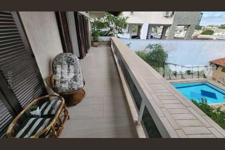 Casa à venda com 367m², 4 quartos e 4 vagas