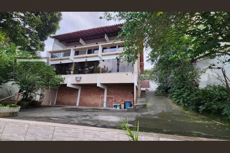 Casa à venda com 367m², 4 quartos e 4 vagas