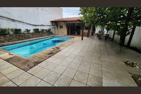 Casa à venda com 367m², 4 quartos e 4 vagas