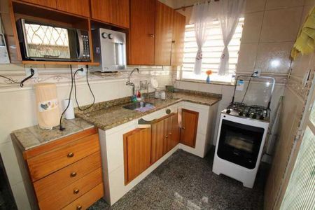 Casa à venda com 100m², 3 quartos e 4 vagas