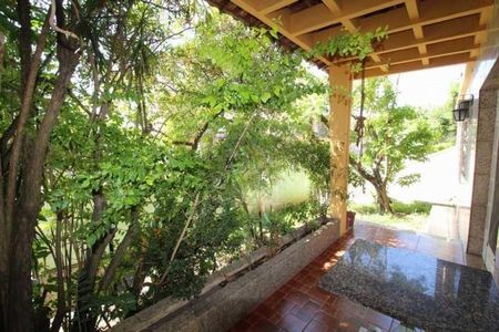 Casa à venda com 100m², 3 quartos e 4 vagas