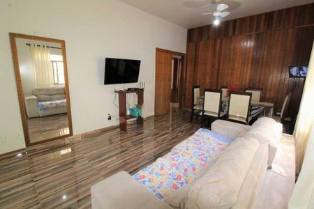 Casa à venda com 100m², 3 quartos e 4 vagas