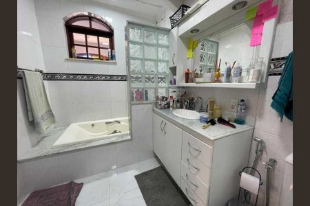 Casa à venda com 171m², 2 quartos e 2 vagas