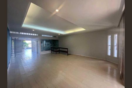 Casa à venda com 217m², 3 quartos e 4 vagas