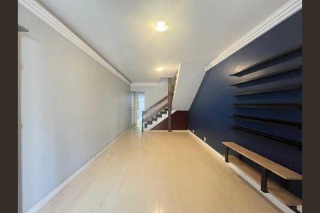 Casa à venda com 217m², 3 quartos e 4 vagas