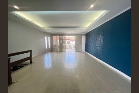 Casa à venda com 217m², 3 quartos e 4 vagas