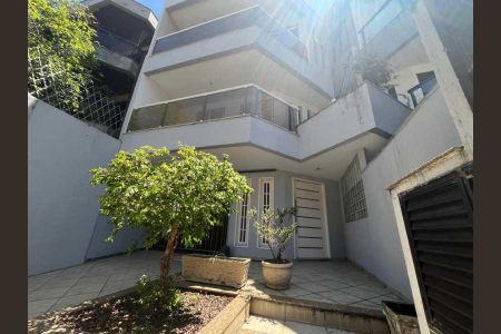 Casa à venda com 217m², 3 quartos e 4 vagas