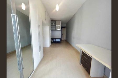Casa à venda com 217m², 3 quartos e 4 vagas
