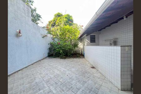 Casa à venda com 217m², 3 quartos e 4 vagas
