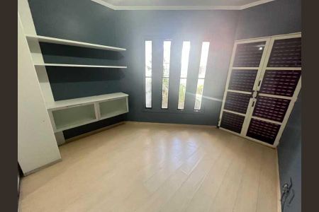 Casa à venda com 217m², 3 quartos e 4 vagas