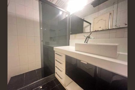 Casa à venda com 217m², 3 quartos e 4 vagas