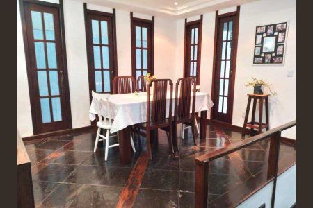 Casa à venda com 283m², 4 quartos e 2 vagas