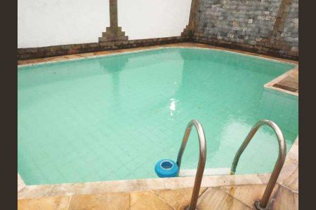 Casa à venda com 283m², 4 quartos e 2 vagas