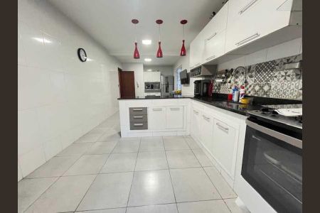 Casa à venda com 332m², 4 quartos e 4 vagas