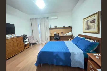 Casa à venda com 332m², 4 quartos e 4 vagas