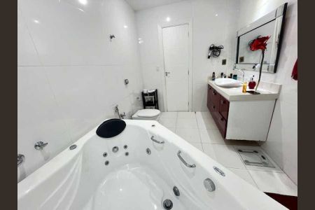 Casa à venda com 332m², 4 quartos e 4 vagas