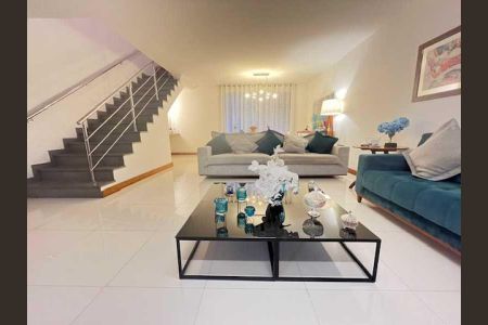 Casa à venda com 332m², 4 quartos e 4 vagas