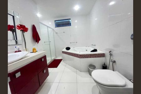 Casa à venda com 332m², 4 quartos e 4 vagas