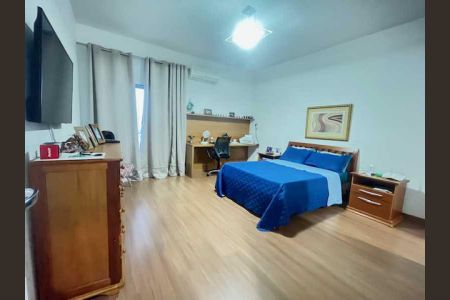 Casa à venda com 332m², 4 quartos e 4 vagas