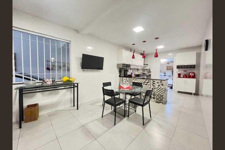 Casa à venda com 332m², 4 quartos e 4 vagas