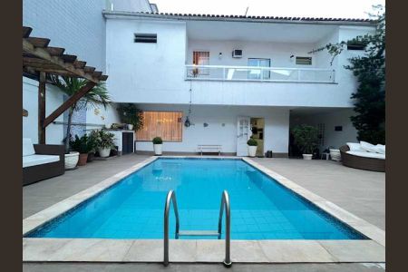 Casa à venda com 332m², 4 quartos e 4 vagas