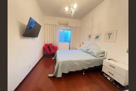 Casa à venda com 332m², 4 quartos e 4 vagas