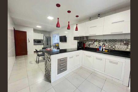 Casa à venda com 332m², 4 quartos e 4 vagas