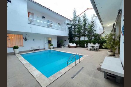 Casa à venda com 332m², 4 quartos e 4 vagas