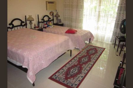 Casa à venda com 336m², 6 quartos e 5 vagas