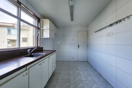 Casa para alugar com 230m², 4 quartos e 2 vagas Casa para alugar com 230m², 4 quartos e 2 vagasCozinha