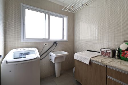 Casa à venda com 300m², 4 quartos e 3 vagasLavanderia