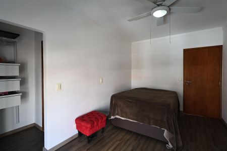 Casa à venda com 300m², 4 quartos e 3 vagasSuíte 1