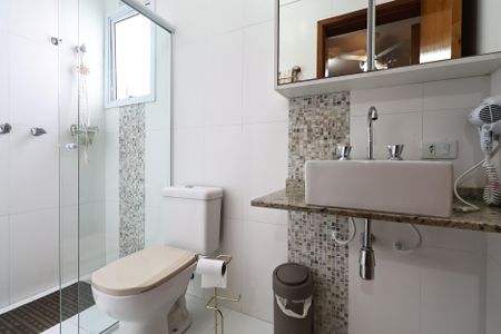 Casa à venda com 300m², 4 quartos e 3 vagasBanheiro da Suíte 2