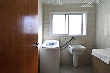 Casa à venda com 300m², 4 quartos e 3 vagasLavanderia