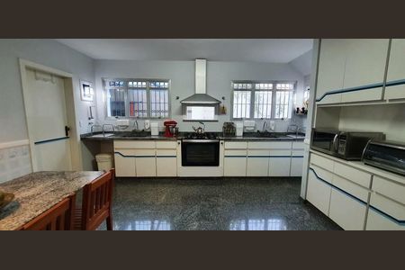 Casa à venda com 600m², 5 quartos e 5 vagas