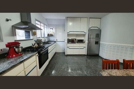 Casa à venda com 600m², 5 quartos e 5 vagas