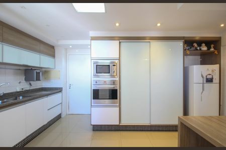 Apartamento para alugar com 178m², 3 quartos e 3 vagas Apartamento para alugar com 178m², 3 quartos e 3 vagasCozinha