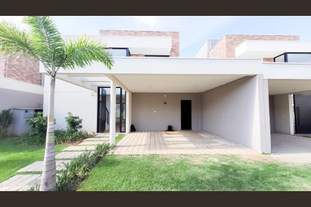 Casa de condomínio à venda com 220m², 3 quartos e 2 vagasFachada