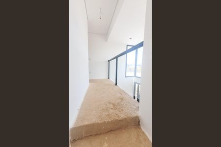 Casa de condomínio à venda com 220m², 3 quartos e 2 vagasEscada